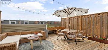 11 - 85 EASTWOOD PARK GARDENS, Toronto (Long Branch), Ontario