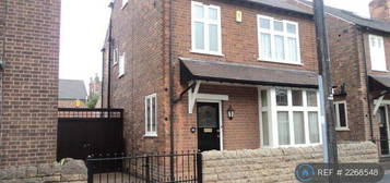 6 bedroom detached house