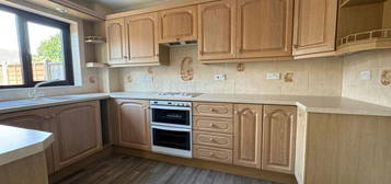 3 bedroom semi-detached house to rent