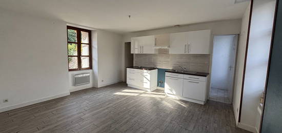 LOCATION - APPARTEMENT T3 - CENTRE-VILLE DE SABLÉ SUR SARTHE