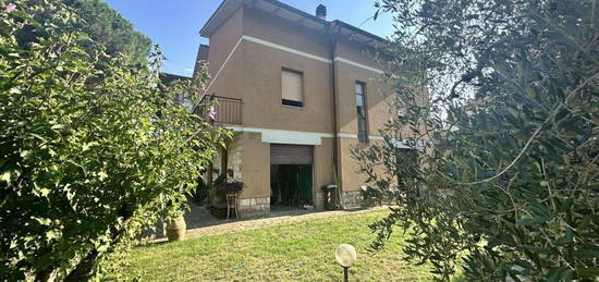 Casa indipendente in vendita in via Pietro Vannucci