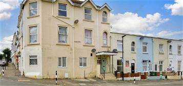 Flat to rent in Fitzroy Street, Sandown PO36