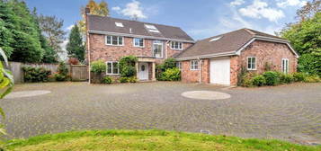 5 bedroom detached house