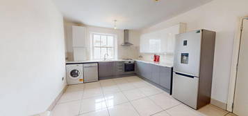 3 bedroom flat to rent