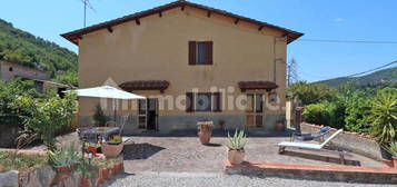 Casa colonica via di Rosano, Vallina, Bagno a Ripoli