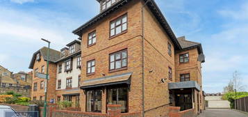 Flat for sale in Nightingale Lane, London E11