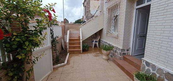 Alquiler de  Chalet adosado en calle Enrique Martínez Muñoz