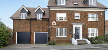 5 bedroom detached house