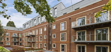 Flat for sale in Queens Road, Weybridge KT13