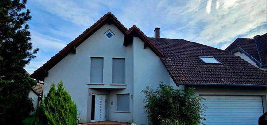 Maison familiale spacieuse de 163,68 m² à vendre – environnement calme, 5 chambres, jardin exposé sud, proche de Haguenau et Strasbourg