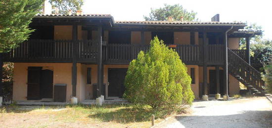 Appartement avec mezzanine et alcôve