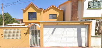 Grandiosa Casa A La Venta En Tijuana, Bjc, Precio De Remate!! Aprovecha La Oportunidad - Laguna Chalco 4022, El Lago, Tijuana, Baja California