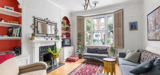 Flat for sale in Cathnor Road, Shepherd's Bush, London W12