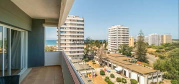 Apartamento T0 no 4 andar em Alvor junto á praia com vista mar.