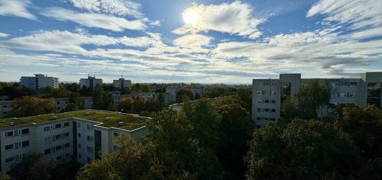 Hoch oben in Laatzen: 2-Zimmerwohnung mit Loggia auf Erbpachtgrundstück