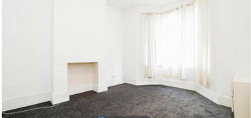 4 bed terraced house to rent