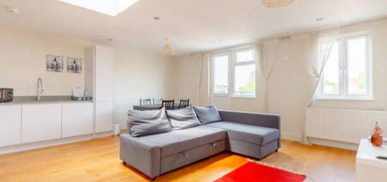 Flat to rent in Caraway Heights, London E14