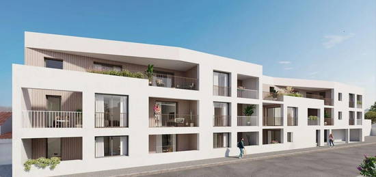 APPARTEMENT AVEC LOGGIA, JARDIN PRIVATIF ET 2 PARKINGS