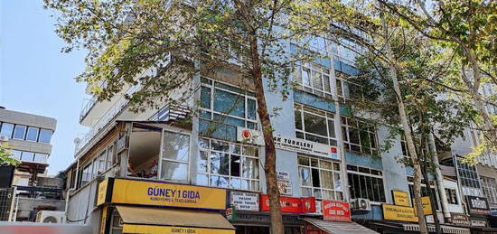 UZMAN EMLAK'TAN KIZILAY MERKEZDE GEN TERASLI 3+1 OFS&DARE