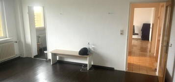 2 Zimmer Wohnung, Balkon, Keller und Stellplatz Rüsselsheim