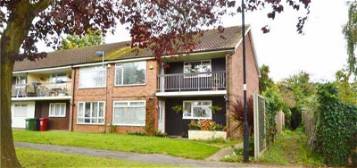 Flat to rent in Newton Close, Langley, Slough SL3