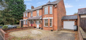 3 bed semi-detached house for sale