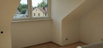 2-Zimmer-Wohnung  mit 60m² im DG rechts Landshut Auloh.