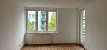 Familienwohnung mit Balkon und Wannenbad sucht neuen Mieter!