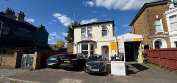 3 bedroom semi-detached house to rent