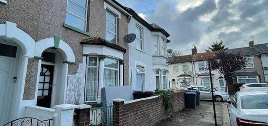 Property to rent in Somerset Road, Edmonton, London N18