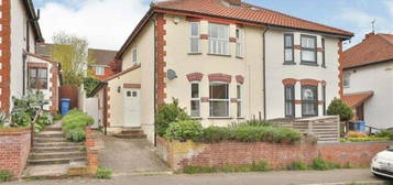 3 bed semi-detached house for sale