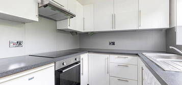 Flat to rent in Pages Hill, London N10