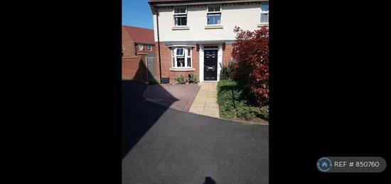 3 bedroom semi-detached house