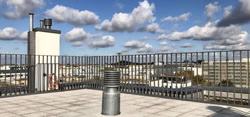 Mit Weitblick! Helle DG-Wohnung mit 2 Balkonen & Dachterrasse in zentraler, ruhiger Lage in Mitte