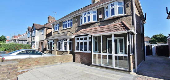 3 bed semi-detached house to rent