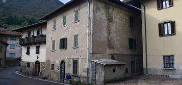 Casa indipendente in vendita in piazza San Gottardo s.n.c