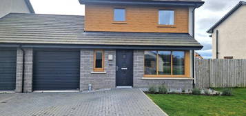 3 bedroom link detached house for sale