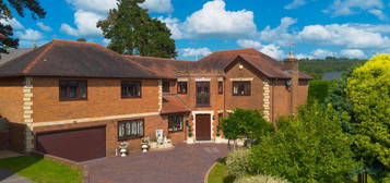 6 bedroom detached house for sale