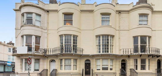 Flat to rent in Regency Square, Brighton, East Sussex BN1