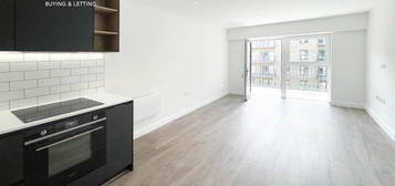 Flat to rent in Fairbank House, Beaufort Square NW9