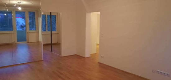 Sehr schöne und sehr helle 3 Zimmer Wohnung