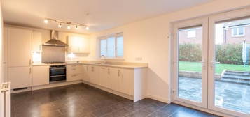 4 bed detached house to rent