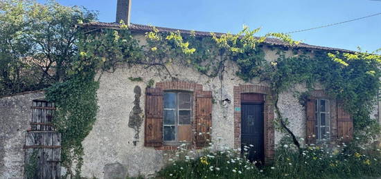 HAUTE VIENNE - Petite maison en pierre à rénover avec grange e