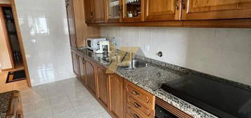 Apartamento T2 de duas frentes junto a EN1