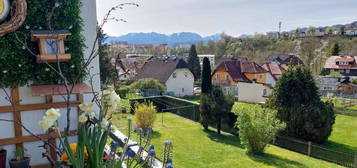 Geplfegte, sonnige Single-Wohnung mit Balkon Mit Fernblick