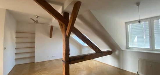 Sanierte Dachgeschosswohnung, Altbau, 55,69 m²