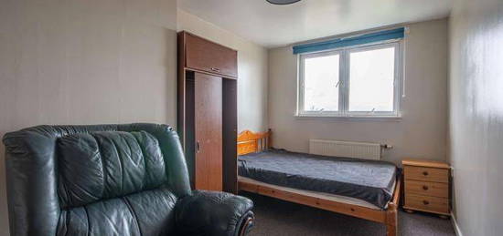 Shared accommodation to rent in Clovenstone Drive, Edinburgh EH14