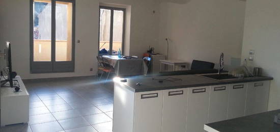 Appartement 64m2 plus 4 m2 99 000 Euros