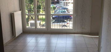 Location Appartement F2 + parking :