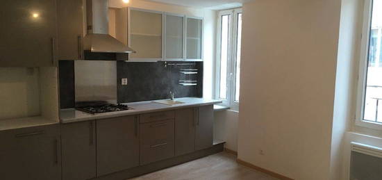 Location appartement T2 centre ville de St Maximin